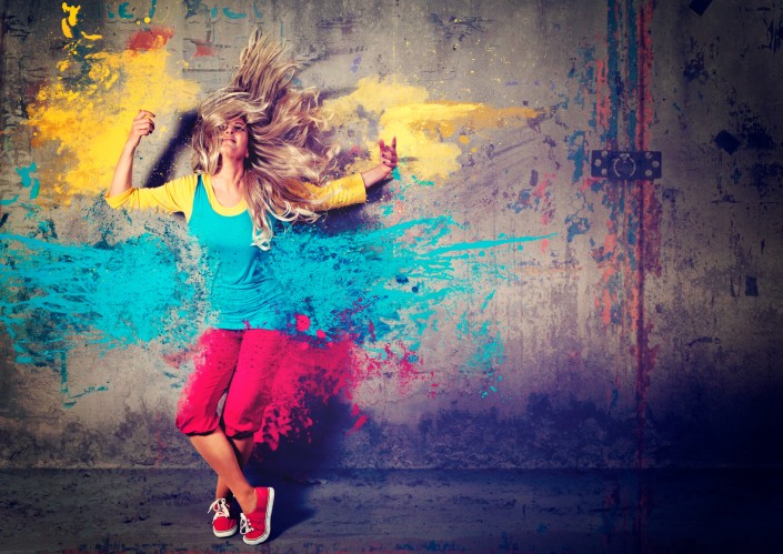 dancing girl with color splashes – movin 04