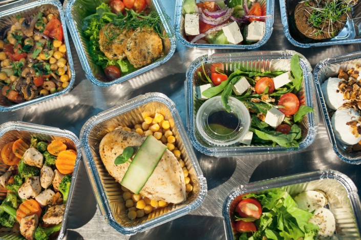 healthy delivery food in containers;