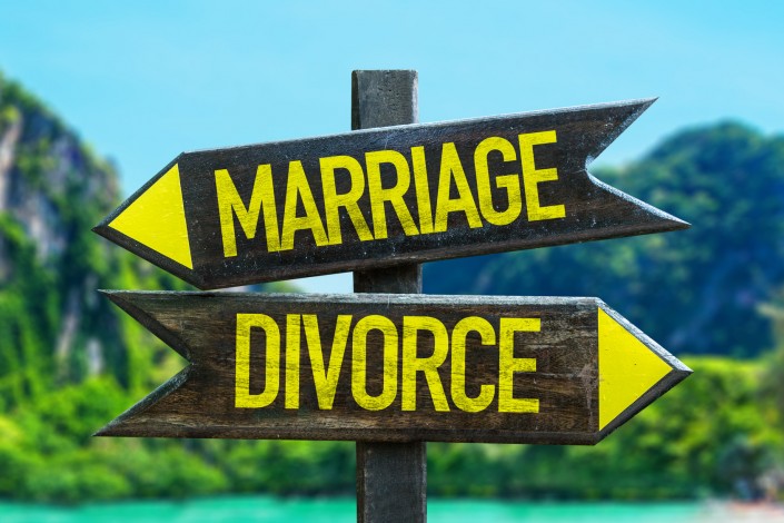 Marriage – Divorce signpost in a beach background
