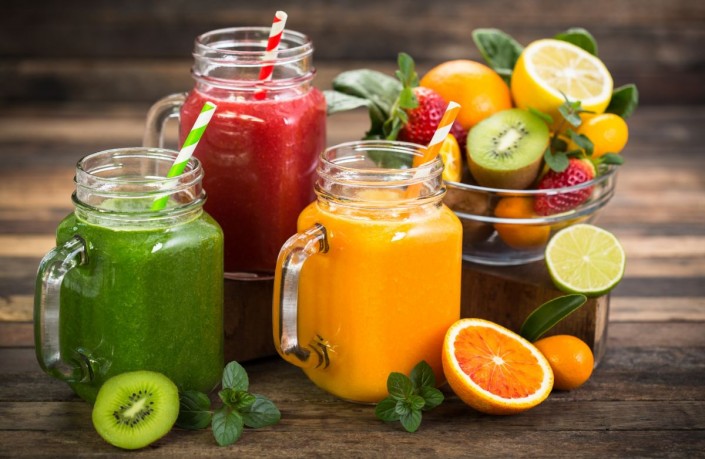 Xg0SBXwQSOuTVoF0h5TObQ.2560_Ovocn-smoothie